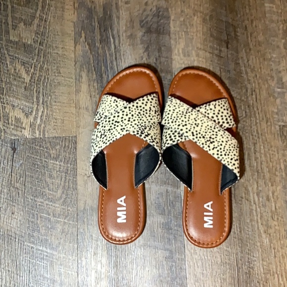 Mia slides - Picture 1 of 2